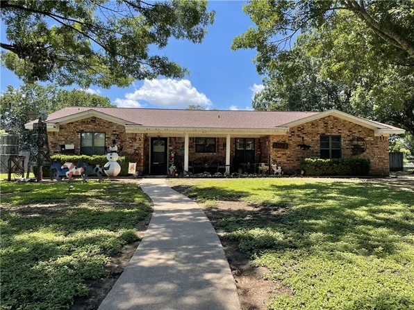 140 Towne West Dr, Lorena, TX 76655