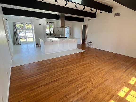 5th image of 2233 N Forest Ave