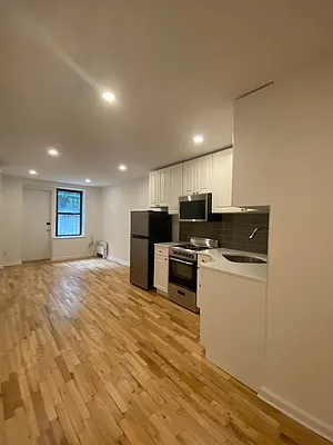 Rented by Dynamik Realty | media 14