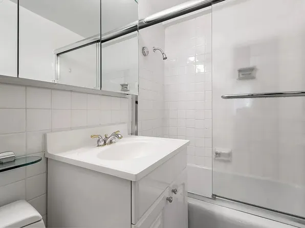 333 East 46th Street image 4 of 9