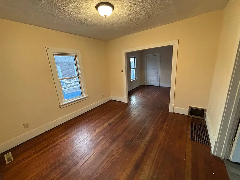118 6th Ave NW — Photo 8
