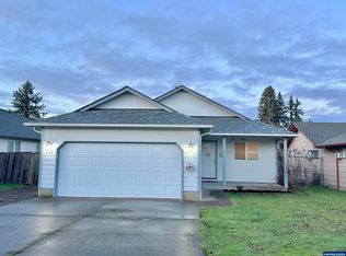 627 W D St, Lebanon, OR 97355