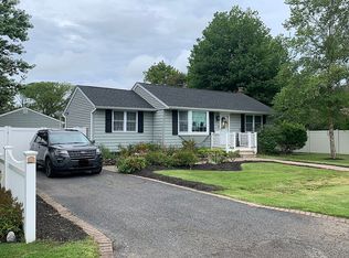 1 Rogers St, Blue Point, NY 11715