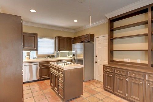 2nd image of 207 Chimney Hill Cir