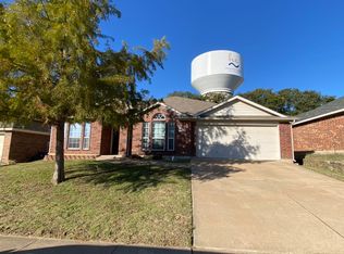 920 Hidden Oaks Dr, Burleson, TX 76028