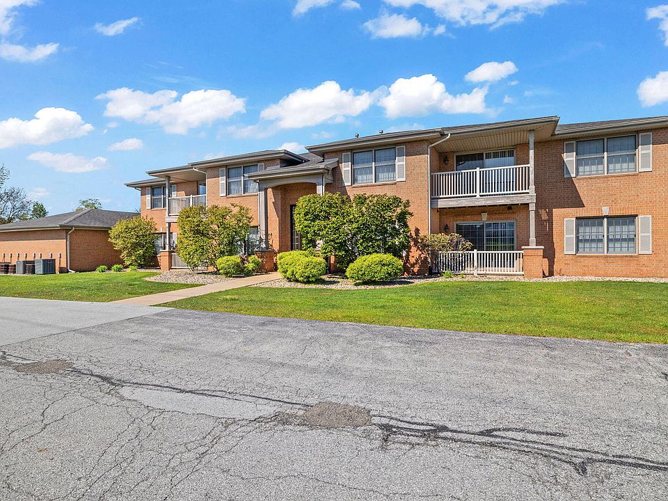 1st image of 9831 Wildwood Cir #U-2d