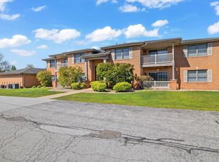 9831 Wildwood Cir #U-2D, Munster, IN 46321