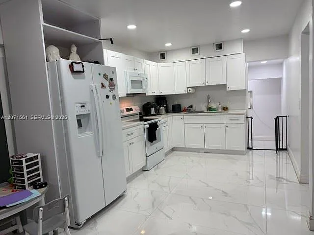 846 W 32nd St #1 — Photo 6