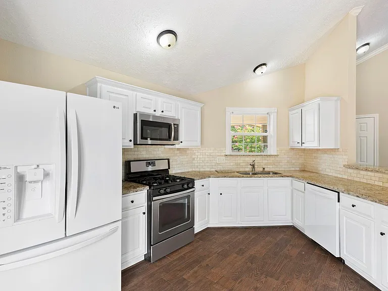 21435 Deerhaven Dr — Photo 10