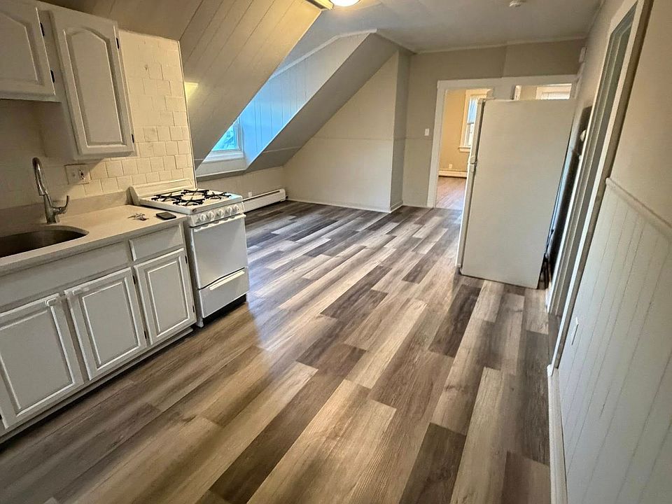 1st image of 161 Maxfield St #3