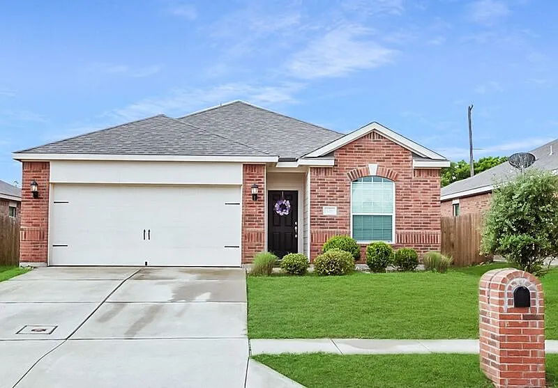 3 bed, 2.0 bath, 2104 sqft, $1,800 — Photo 3
