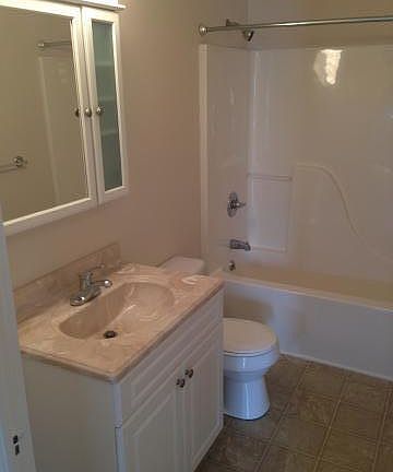 5th image of 3923 Tyler Ave NW