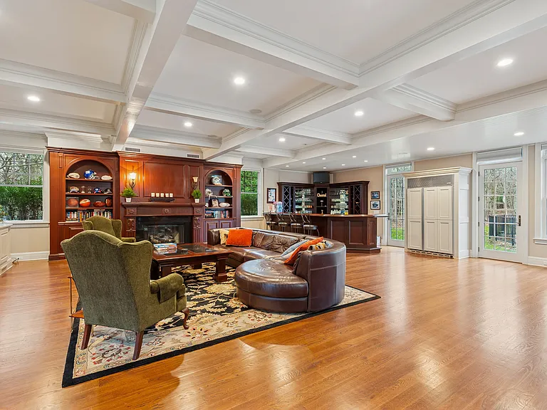 1332 Deerfield Rd — Photo 4
