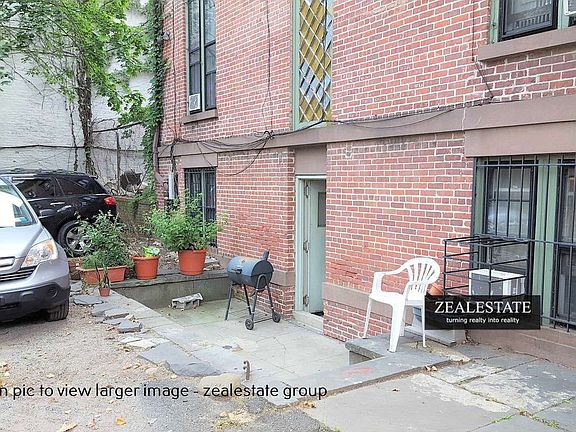 5th image of 395 Washington Ave APT 1