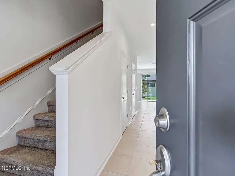 280 Anthony Dr — Photo 5