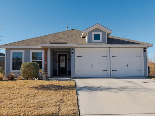 10901 Copper Hills Ln, Fort Worth, TX 76108