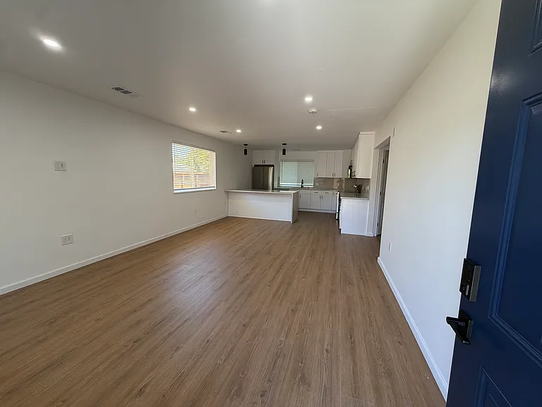 385 Irwin St #B — Photo 6