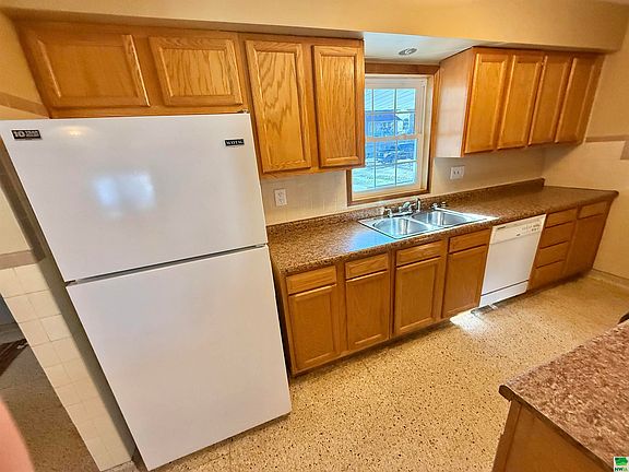 5th image of 2758 Court St