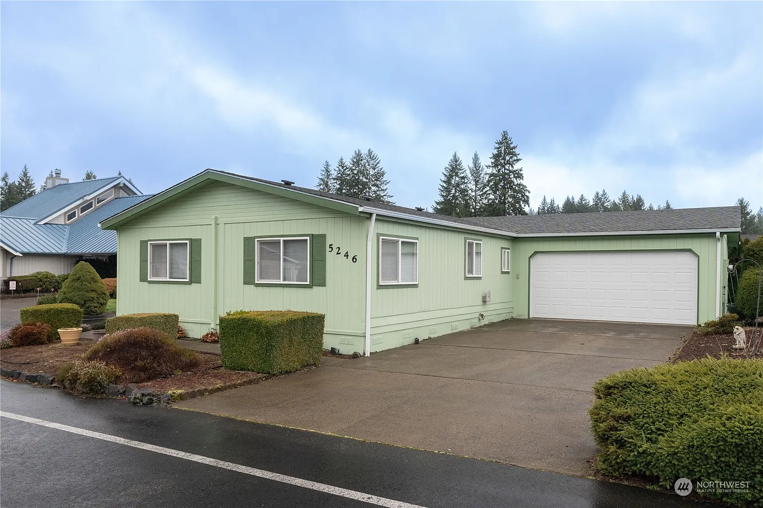 5246 Golden Eagle Lane SW photo 1
