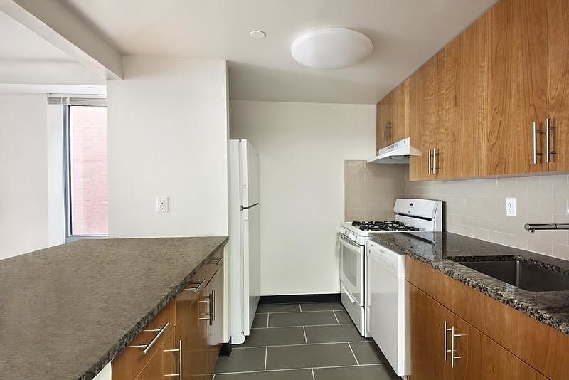 1st image of 324 Pleasant Ave APT 3D