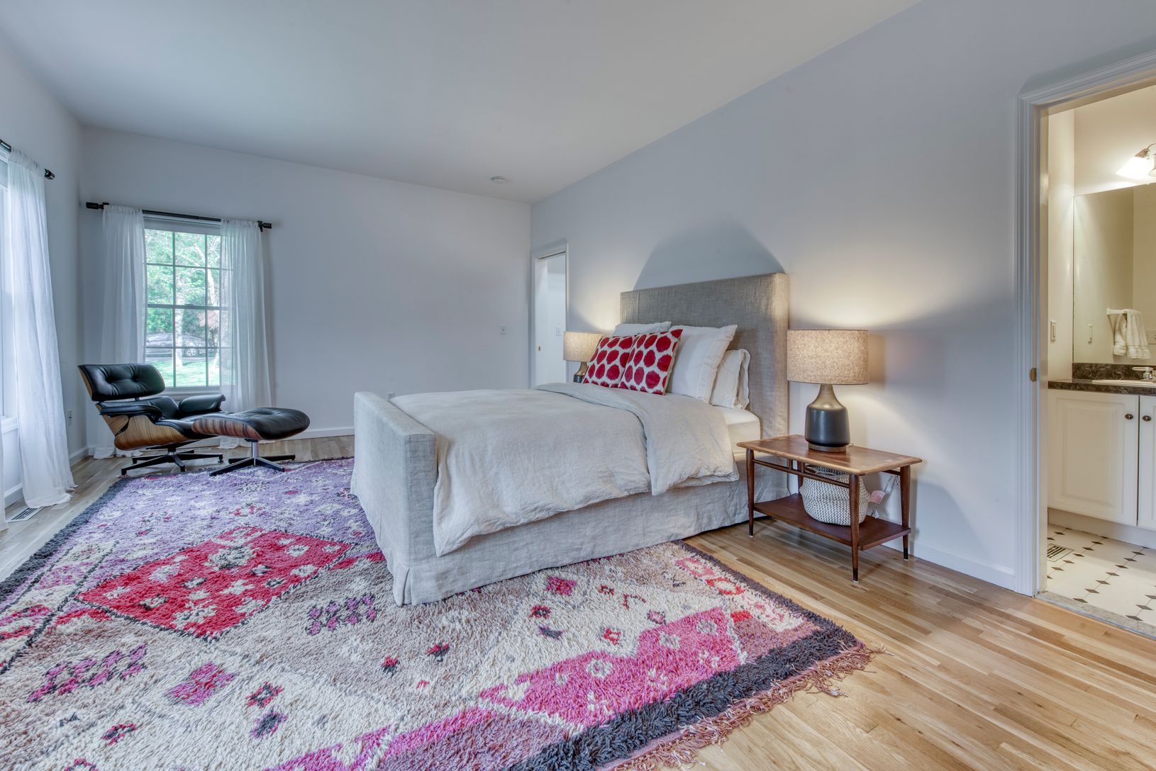  First floor ensuite guest room