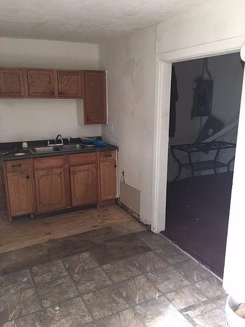 2nd image of 1632 Ray Combs Ave