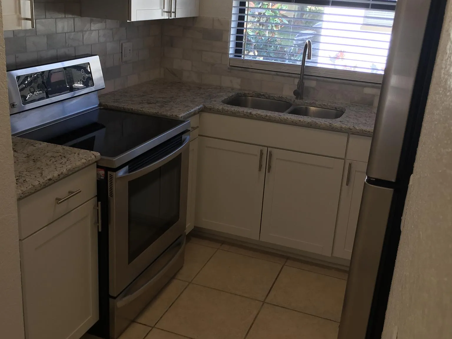 2 bed, 1025 sqft, $1,350 — Photo 2