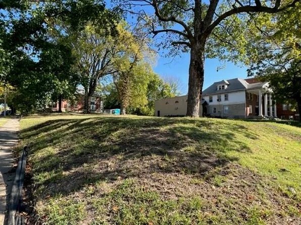 2700 E Linwood Blvd, Kansas City, MO 64128