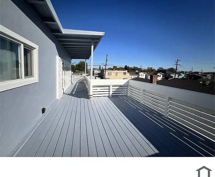 1257 77th Ave — Photo 2
