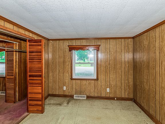 4th image of 408 Walker St