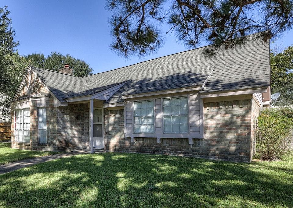 1st image of 16226 Lakeview Dr