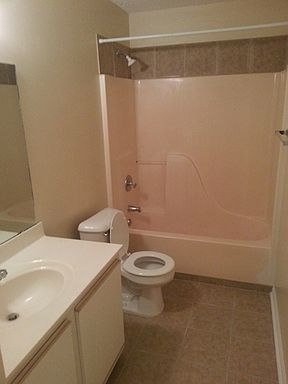 5th image of 255 Beech St APT J