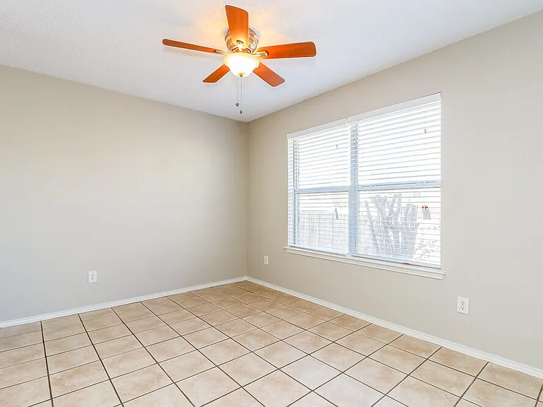 617 Saint Eric Dr — Photo 5
