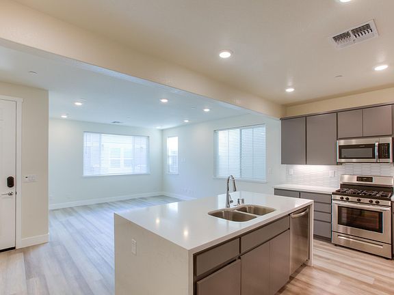 4th image of 3217 Finch Ln
