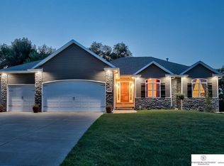 21120 Ridgewood Rd, Elkhorn, NE 68022