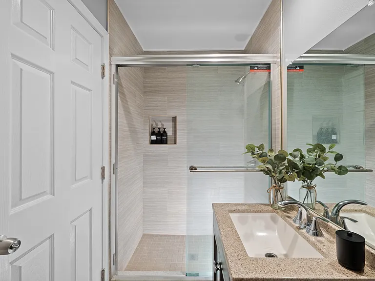 5633 Lenore Ave — Photo 11