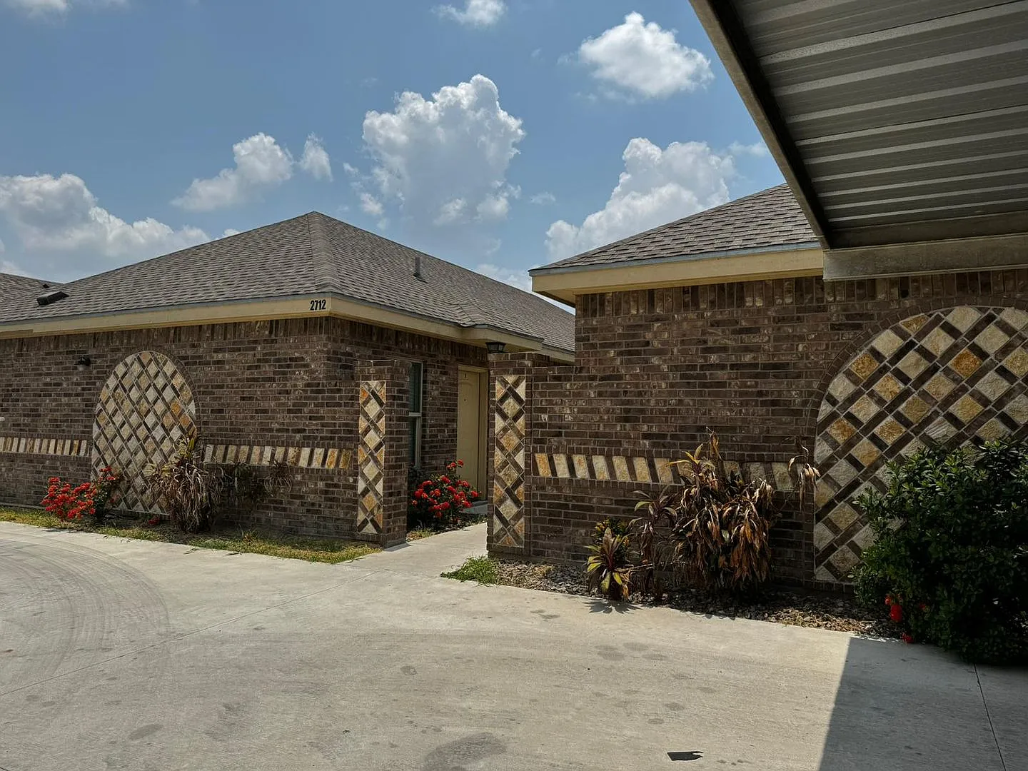 2712 E Eisenhower Ave - Alton — Photo 1