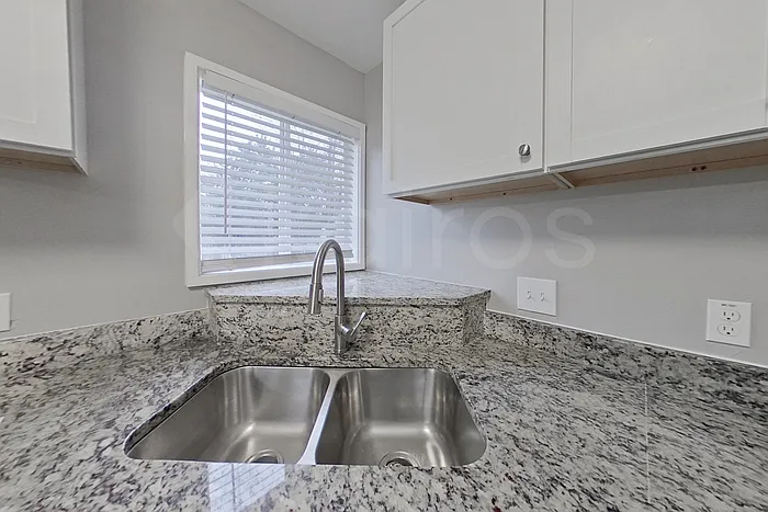 230 E Colonial Dr — Photo 5