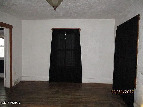 3rd image of 180 Union St N