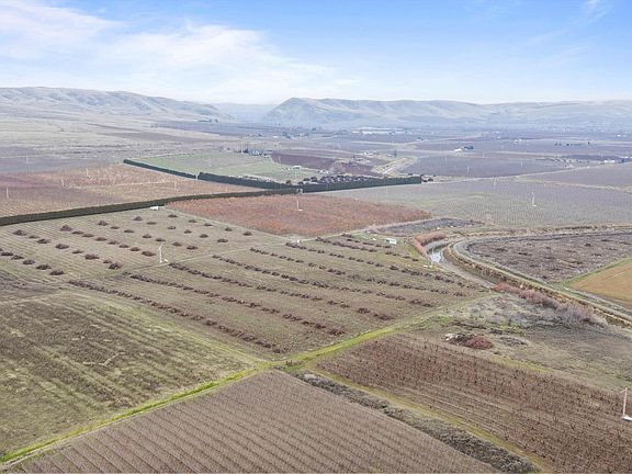 5th image of 2693 Kays Rd