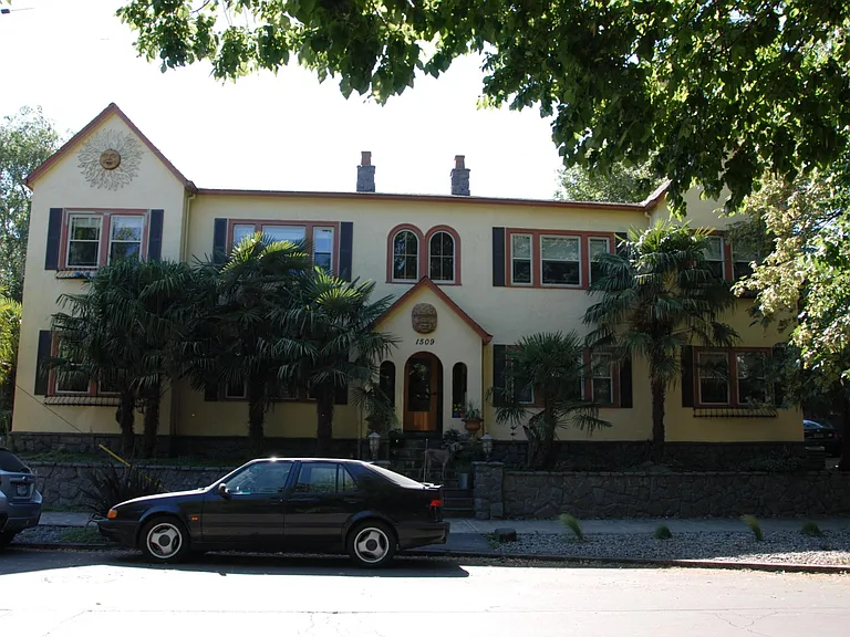 1509 NE 24th Ave — Photo 2