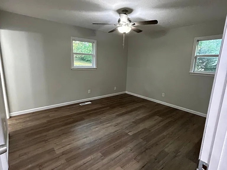 609 Sherwood Dr — Photo 12