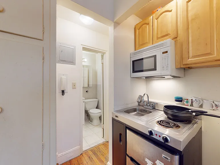 116 W 69th St #5-A — Photo 10