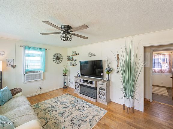 3rd image of 252 Luna St