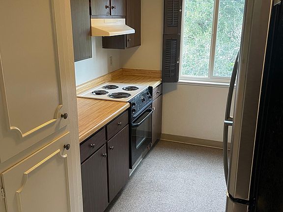 2nd image of 1040 El Camino Real #100