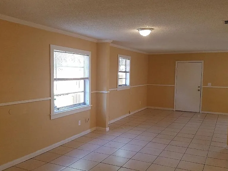 2324 W Grace St — Photo 12