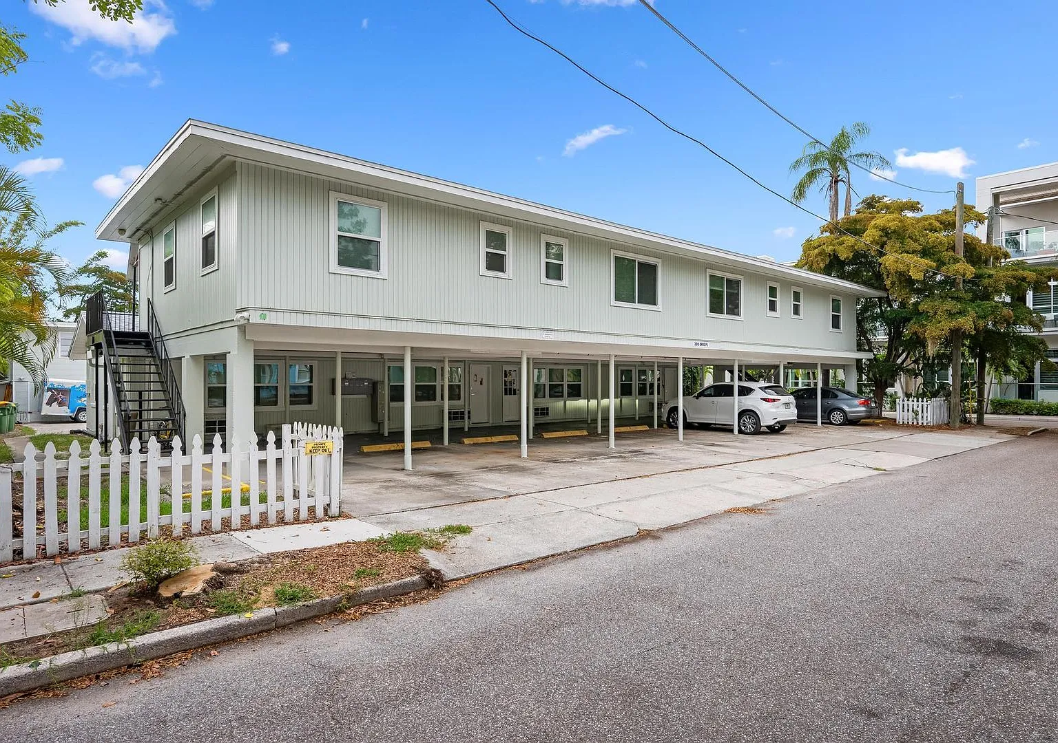 Beautifully Updated 1 Bedroom, 1 Bathroom First Floor Condo Located In The Highly Sought After Do... — Photo 1