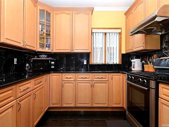 4th image of 69-38 183rd St