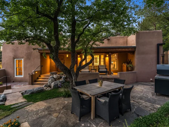 541 Camino Rancheros, Santa Fe, NM 87505