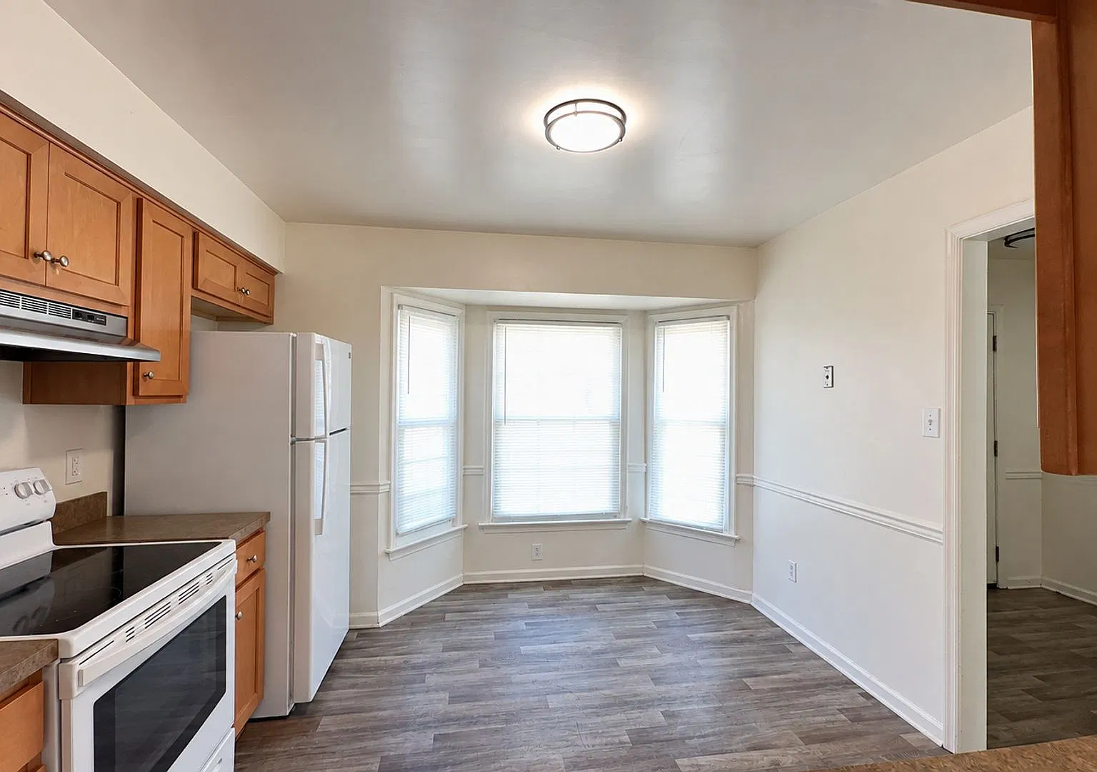 End-Unit 3 Bedroom Townhome! — Photo 4
